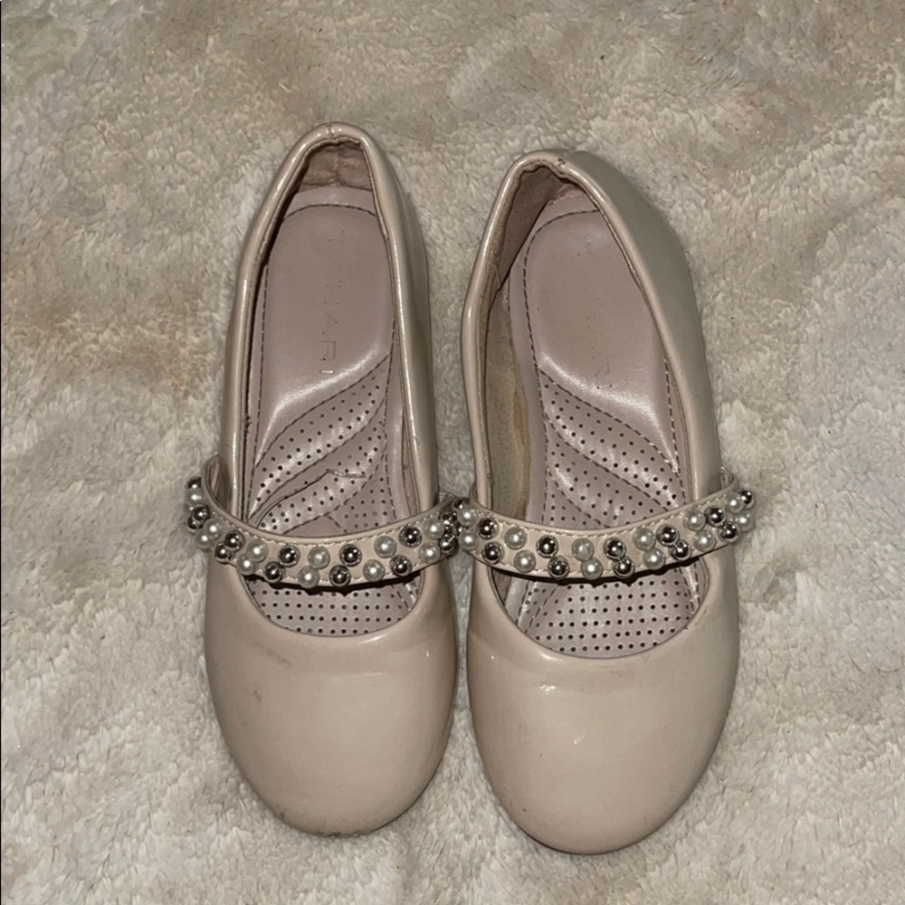 Tan flats